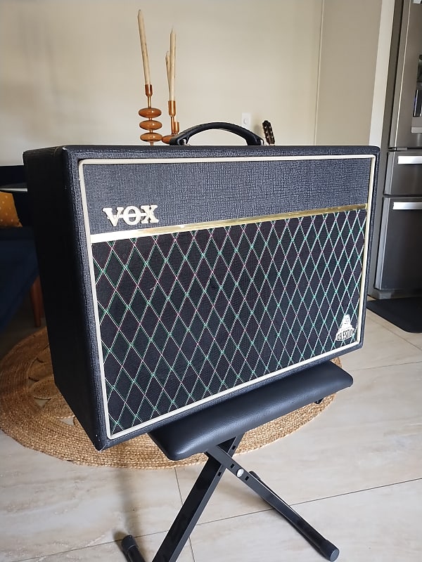 Vox Cambridge 30 Reverb Twin Model V9320 30-Watt 2x10 Guitar Combo