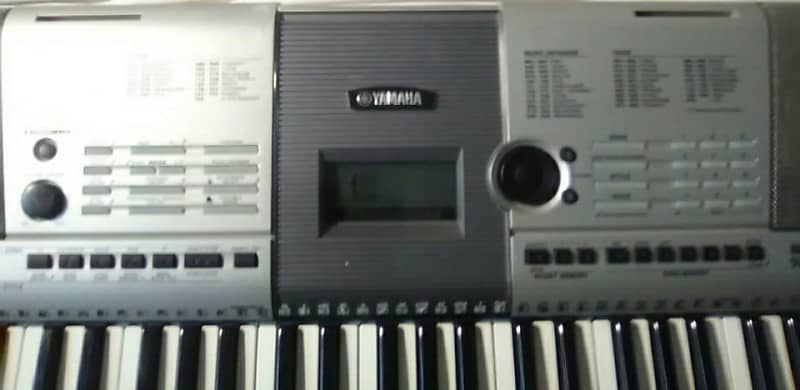 Yamaha PSR-E403 Portable Keyboard. Dead Mint, 100% | Reverb