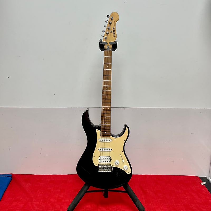 Yamaha EG112C Electric Guitar Reverb