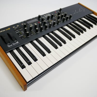 Dave Smith Instruments Mopho x4