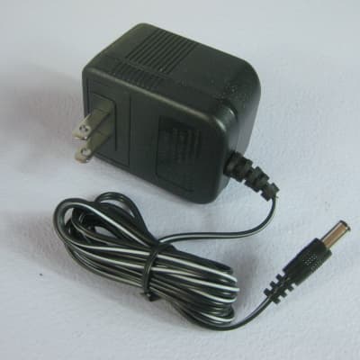 Power supply Roland AX-7  MC-303 Boss SP-202 compatible  9 Volt 9VDC  1000mA 1AMP AC Adapter