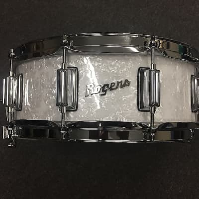 Rogers 5x14" Dyna-Sonic Custom Built Maple Snare Drum in White Marine Pearl w/ Beavertail Lugs image 4
