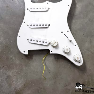 Stratocaster SSS Loaded Pickguard #30 (1990s White) image 3