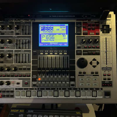 Roland MC-909 Groovebox 2010s - Silver
