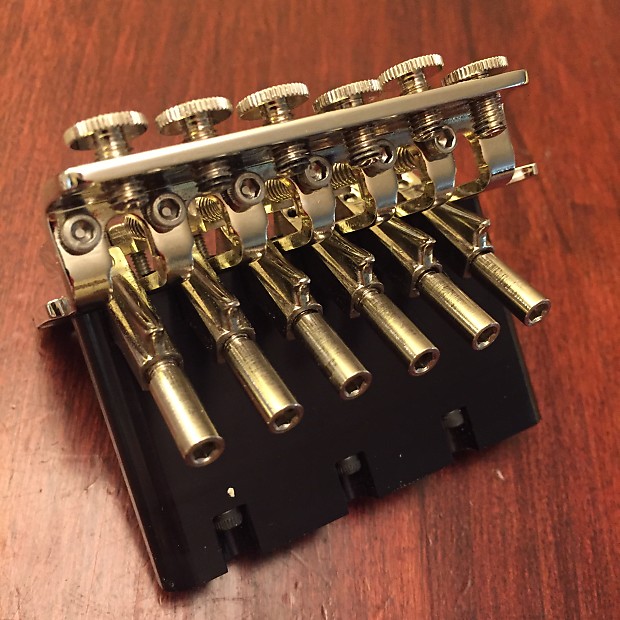 Super vee locking clearance tremolo