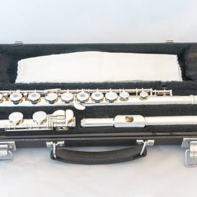 Yamaha YFL-385H Intermediate Flute *Silver Headjoint *Made in Japan *B-foot *Cleaned & Serviced image 1