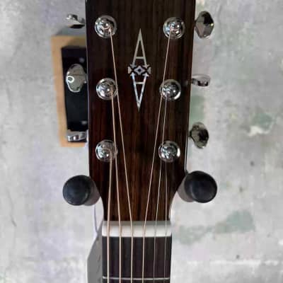 Mint Alvarez Masterworks MF60 Herringbone Folk / OM Acoustic Guitar with Gigbag image 6