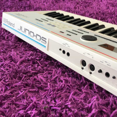 Roland JUNO-DS 61鍵盤 ホワイト 本体 ケース付き Amazon | Roland JUNO-DS61W (ホワイト) バンド用キーボードなら
