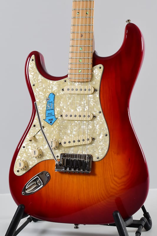 Fender American Deluxe Stratocaster - Left Handed (2005) - Aged Cherry Sunburst image 1