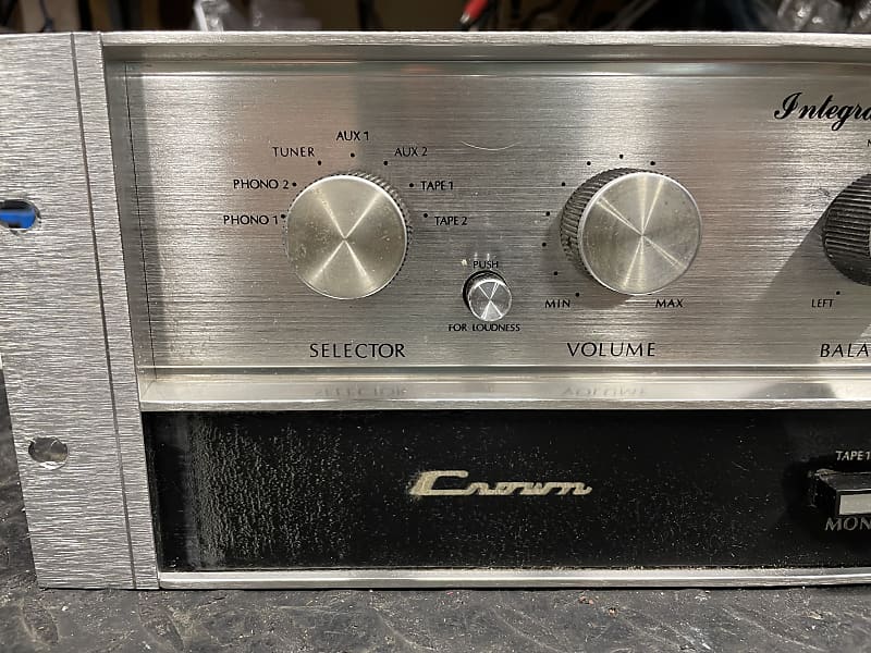 Crown IC-150 stereo preamplifier w/wood case. SERVICED!