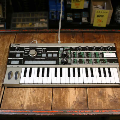 Korg MicroKORG 37-Key Synthesizer/Vocoder 2002 - 2019 - Silver