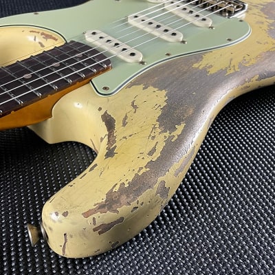 Fender Custom Shop, LTD 1960 Dual Mag II Stratocaster, Super Heavy Relic- Aged Vintage White (7lbs 12oz) image 5