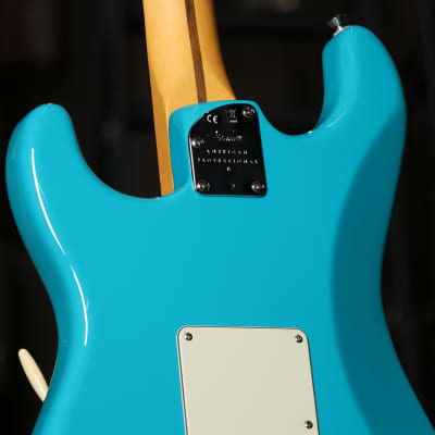 Fender American Professional II Stratocaster, Rosewood Fingerboard, Miami Blue image 8