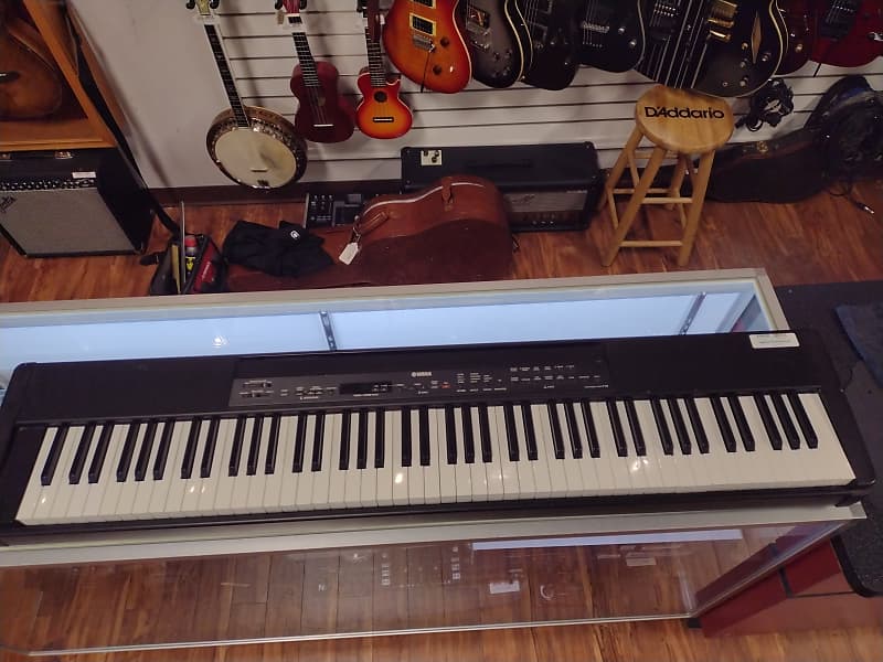 Yamaha P-80 - Black