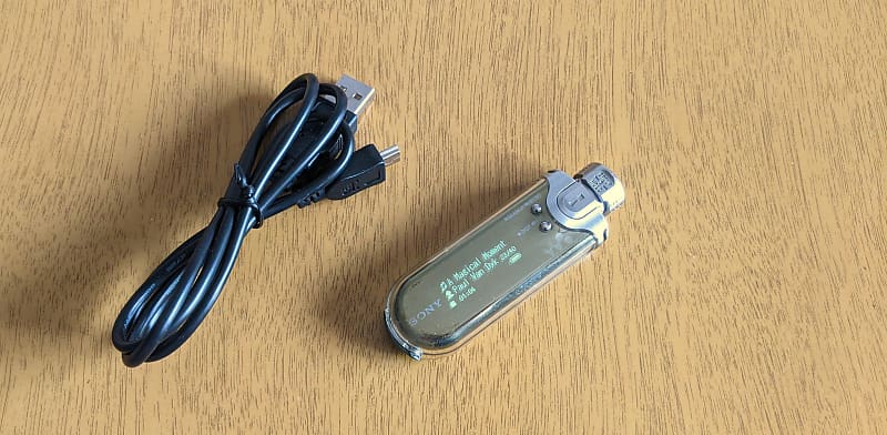 SONY　ソニー　NW-E505 Sony Network Walkman 512 MB Digital Music Player - FM Tuner