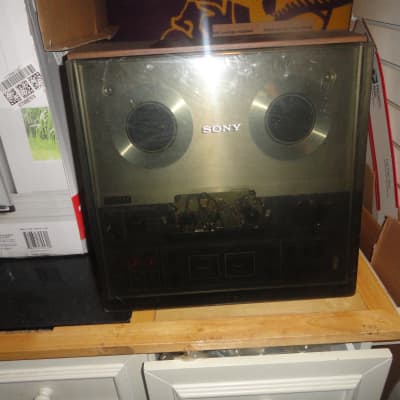 Sony TC-730 that I picked up yesterday from the original owner's son.  Keeper for me! Sounds great and is a real looker too. Controls need some  Deox-it and a new counter belt