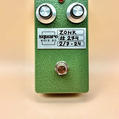 4MS Pedals Nocto Loco Octave Fuzz Noise Generator Hand