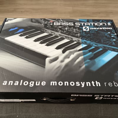 Novation Bass Station II 25-Key Monophonic Synthesizer 2013 - Present - Black