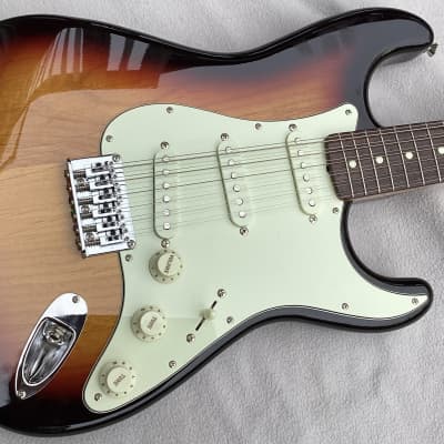 Fender FSR Traditional Stratocaster XII 2018 - 3-Color Sunburst for sale