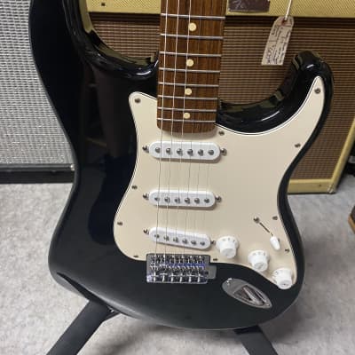 2001 Fender Standard Stratocaster - Black image 3