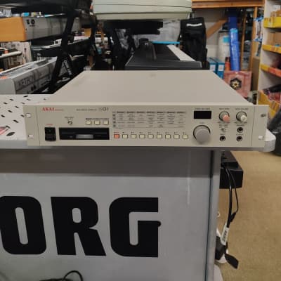 Akai S01