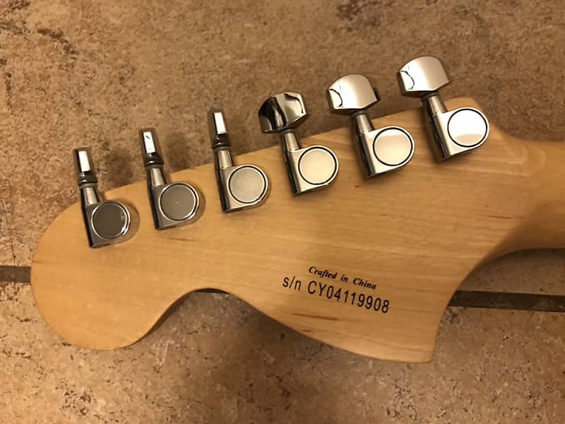 Squier Standard Stratocaster Rosewood HH Fat Stratocaster