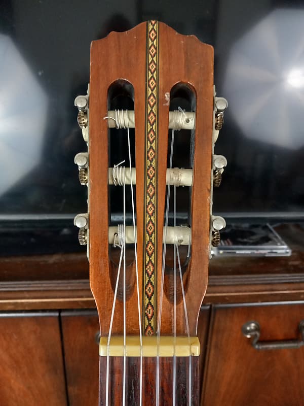 Vintage Suzuki No. 32 Classical Guitar Made in Japan 1970s With