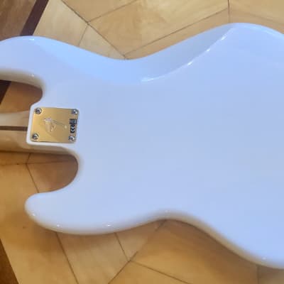 UNPLAYED- 2020/21 Fender Player Fretless Jazz Bass Guitar- Polar White with Pau Ferro Fingerboard image 11