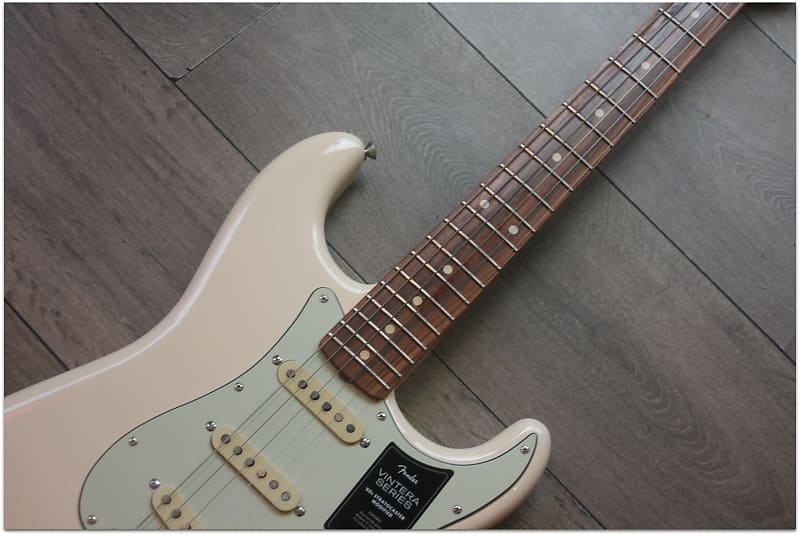 Fender エレキギター VINTERA® ´60S STRATOCASTER-