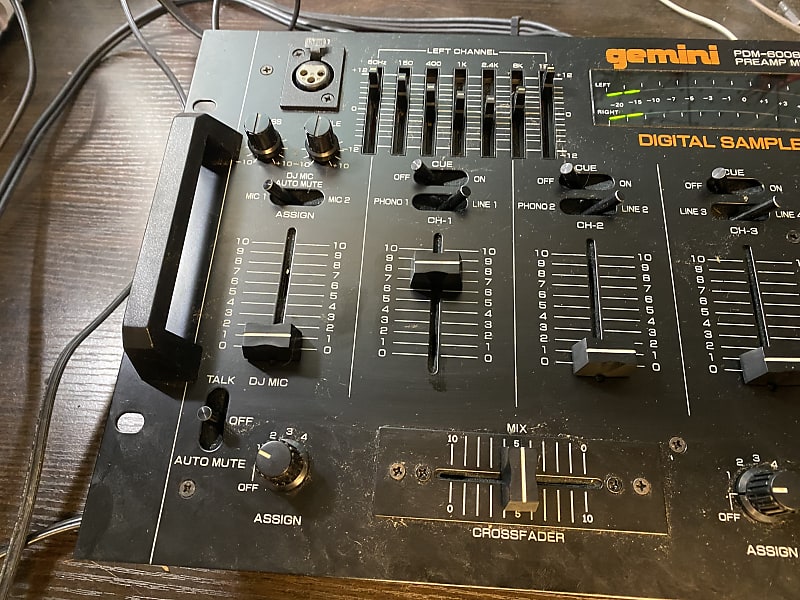 Gemini DJ Mixer phono aux with sampler