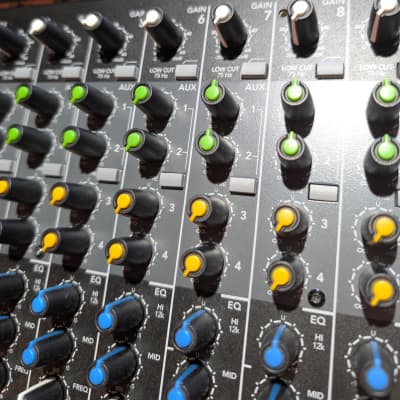 Mackie 1642VLZ4 16-Channel Mic / Line Mixer image 12