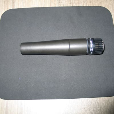 Shure Unidyne III SM57 Cardioid Dynamic Microphone