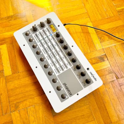 鍵盤楽器 BUZZZY! 16Voice 4Part midi POLYSYNTH Fred's Lab Buzzzy! 16 voice 4 part poly synth Rare Buzzy
