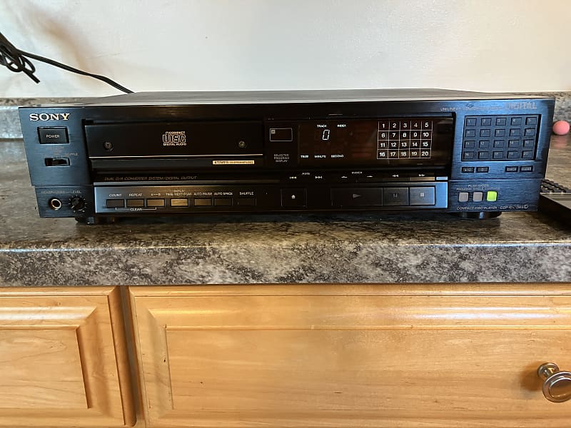 Superb SONY  CDP-605ESD  CD Player image 1