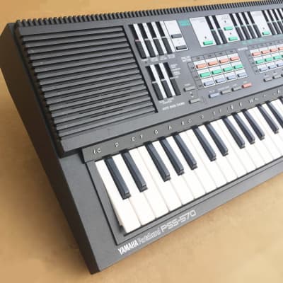 Yamaha PSS 570 Classic FM Synthesizer Keyboard (SoundBlaster SEGA 560) image 2