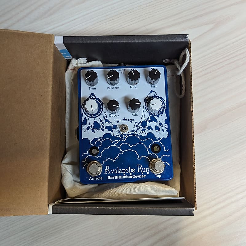 EarthQuaker Devices Avalanche Run Stereo Reverb & Delay with Tap Tempo