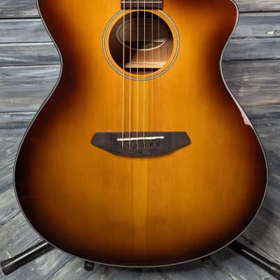 Used Breedlove Discovery Concerto CE Sunburst with Gig Bag for sale