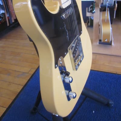 Used Left-Handed Fender Telecaster Electric Guitar Butterscotch Blonde w/ Black Pickguard w/ Hard Case Made in Japan image 9