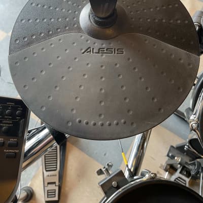 Alesis Surge Mesh Kit Electronic Drum Set 2010s - Black image 8