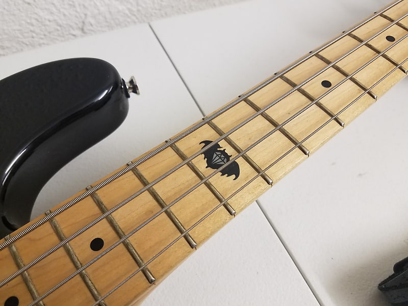 Squier by Fender Pete Wentz Signature Precision P Bass Black Squier by Fender Pete Wentz Signature Precision P Bass Black
