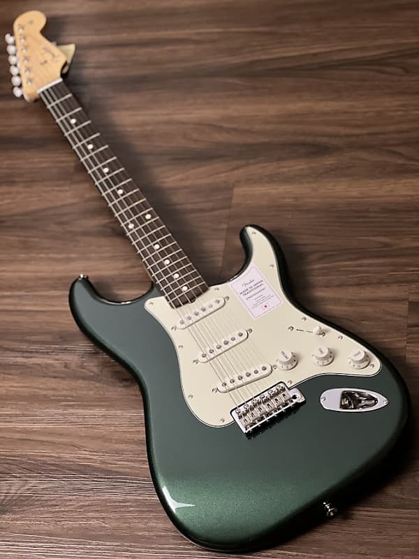 Fender Japan Traditional II 60s Stratocaster with RW FB in Aged Sherwood  Green Metallic