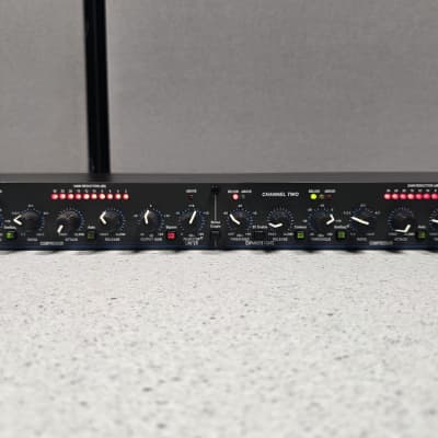 dbx　166XL プロセッサー XLR端子付き　２台セット DBX 166XL Stereo Compressor Limiter Gate 2Channel Rack