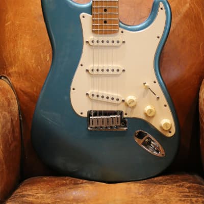 Fender American Standard Stratocaster 1997 Lake Placid Blue image 2