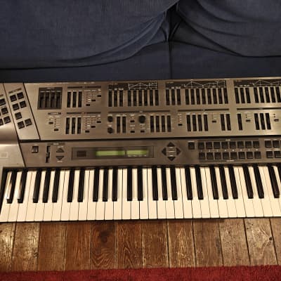 Roland JD-800 61-Key Programmable Synthesizer 1991 - 1995 - Carbon