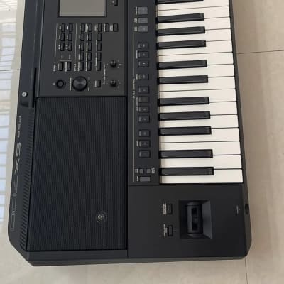 Yamaha PSR-SX700 61-Key Arranger Workstation Used in mint condition