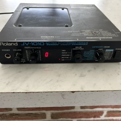 Roland JV-1010 64-Voice Synthesizer Module 1999 - 2003 - Black