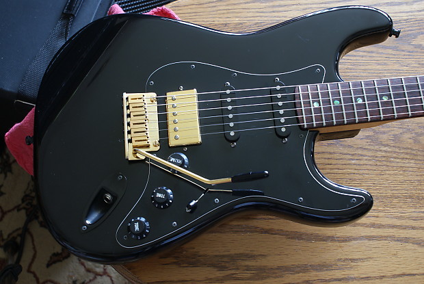 Black and store gold strat