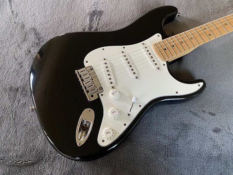 2000 Fender American Standard Stratocaster Black - Free Pro | Reverb