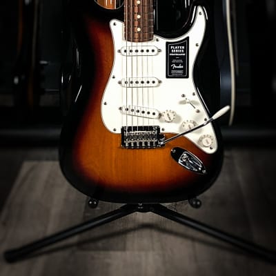 Fender Player Series Stratocaster - 3-Tone Sunburst image 2