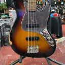 Fender 60th Anniversary Road Worn® Jazz Bass®, Pau Ferro, 3-Color Sunburst